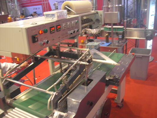 ราคาดี เครื่องบรรจุภัณฑ์อัตโนมัติฟิล์มหดสิ่งแวดล้อมพร้อมหน้าจอสัมผัส ออนไลน์